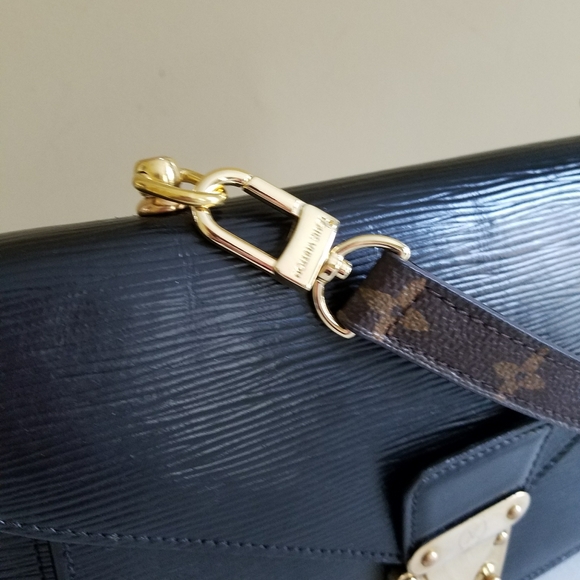 Louis Vuitton Monceau Small Crossbody - Picture 4 of 8